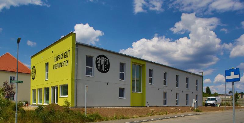 Smart Motel image