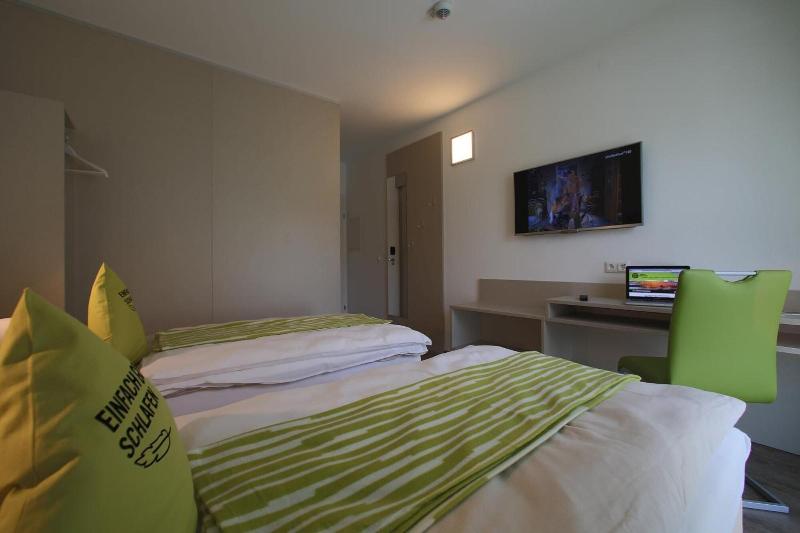 Smart Motel image