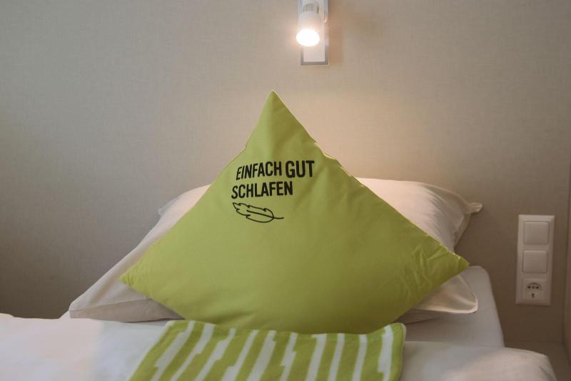 Smart Motel image