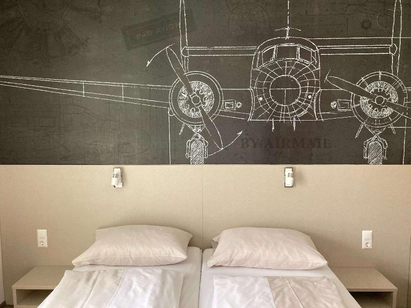Smart Motel image