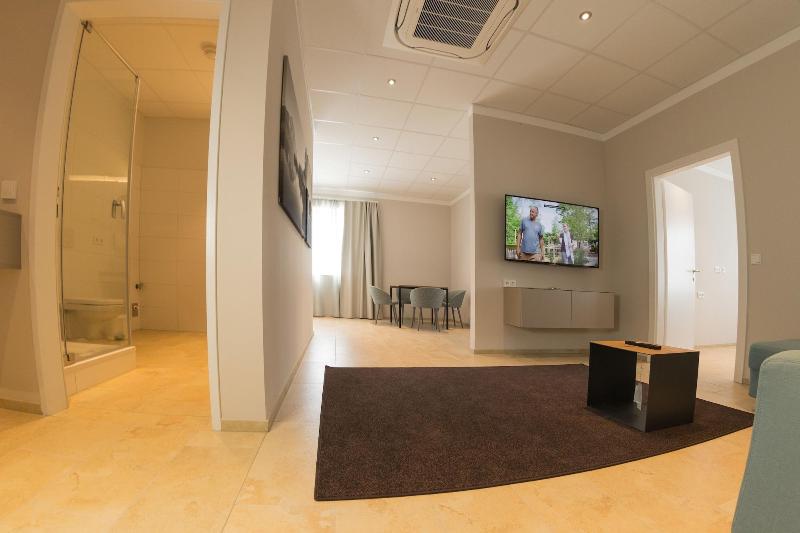 TT Aparthotel Neuhofen image