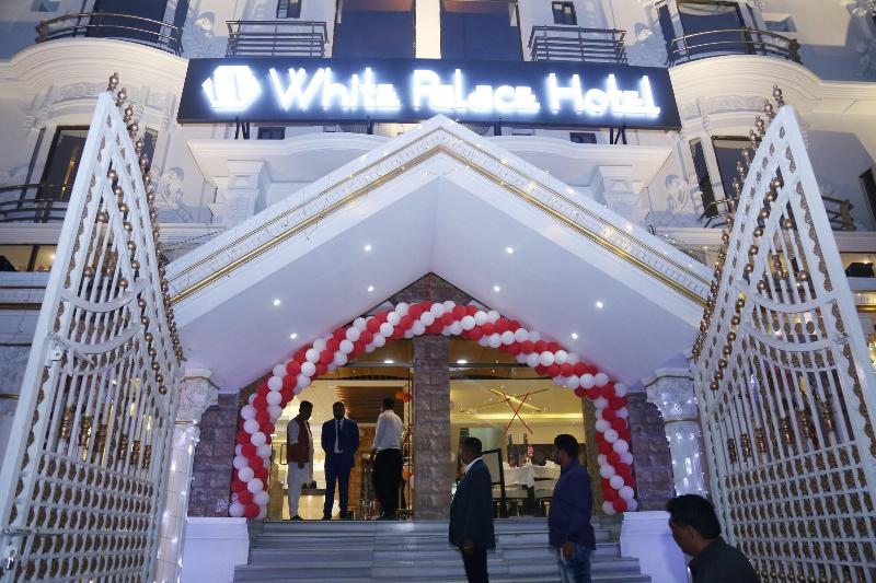 White Palace Hotel image