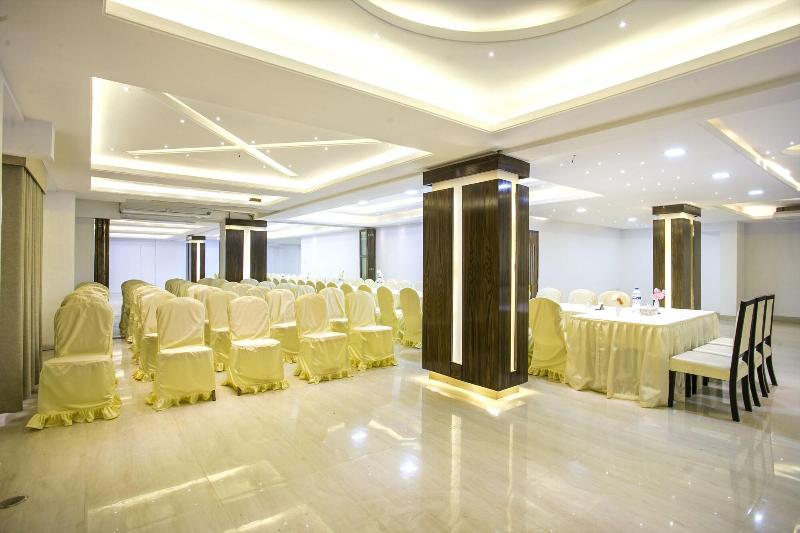 White Palace Hotel image