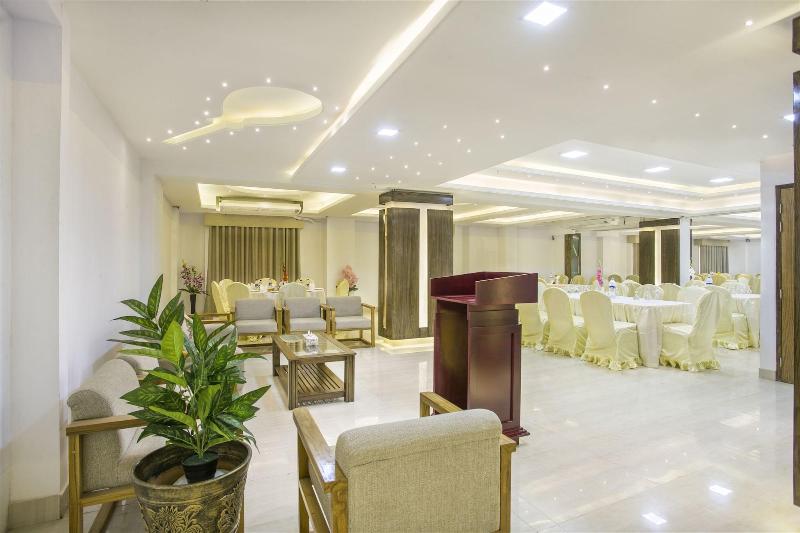 White Palace Hotel image
