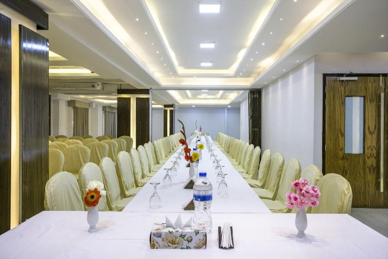 White Palace Hotel image