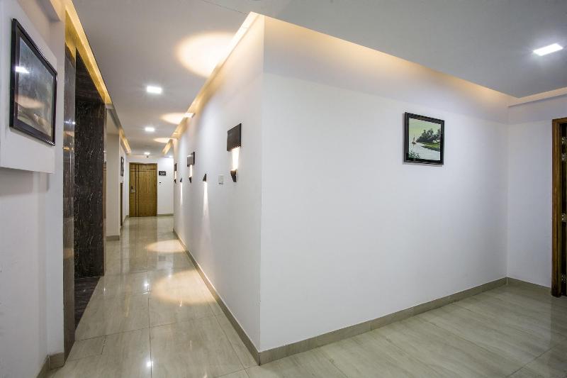 White Palace Hotel image