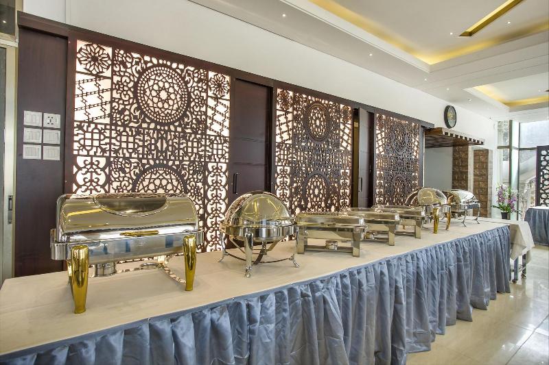 White Palace Hotel image
