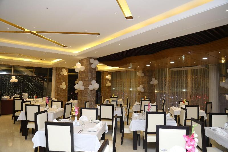 White Palace Hotel image