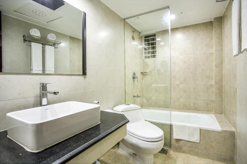 White Palace Hotel image