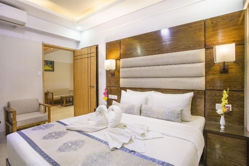 White Palace Hotel image