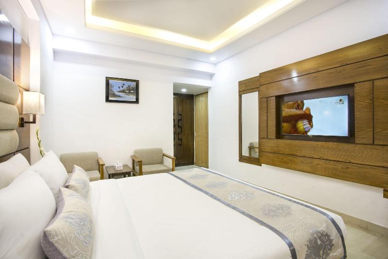White Palace Hotel image
