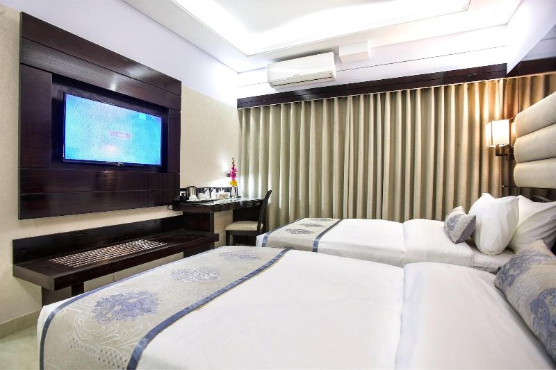 White Palace Hotel image