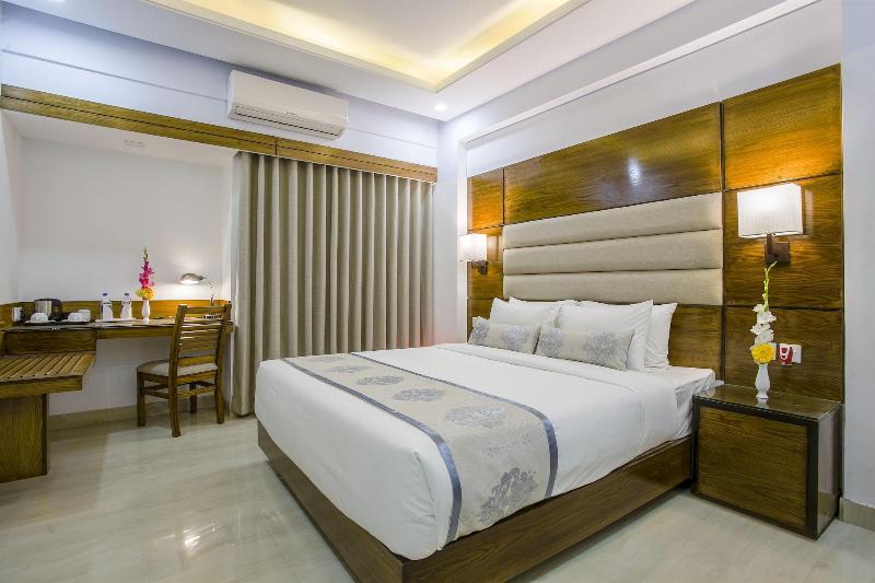 White Palace Hotel image