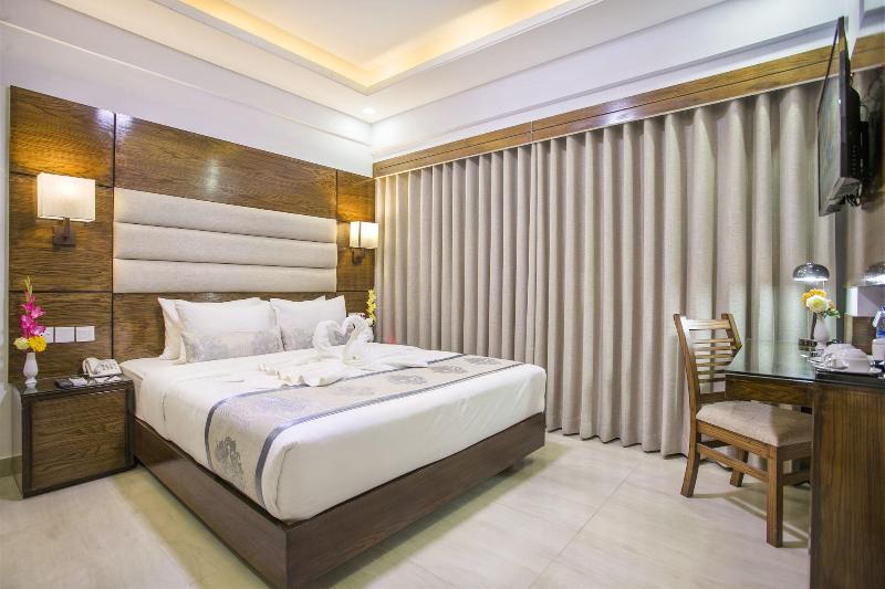 White Palace Hotel image