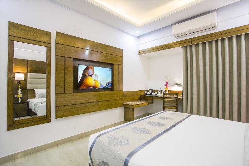 White Palace Hotel image