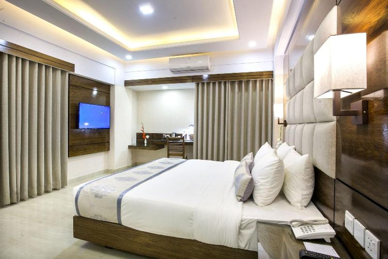 White Palace Hotel image