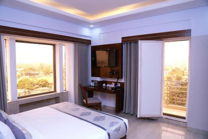 White Palace Hotel image