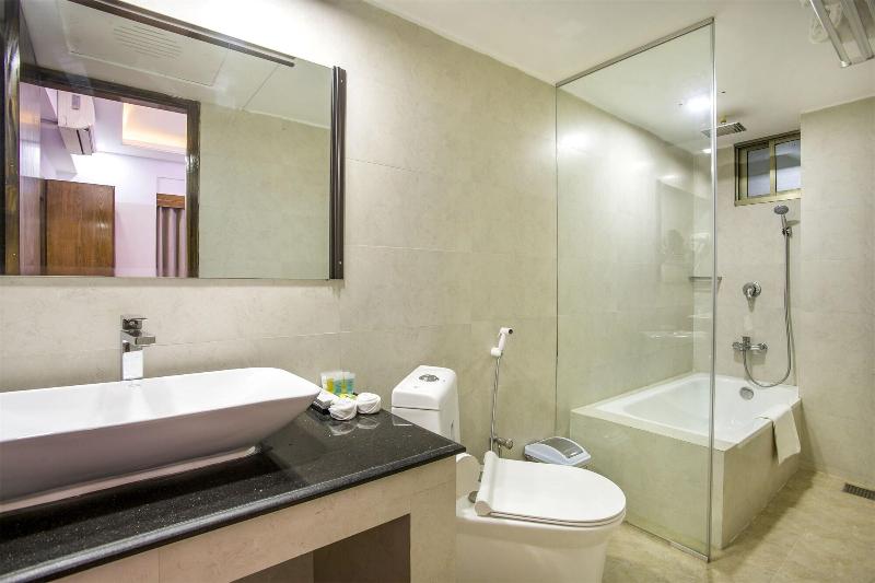White Palace Hotel image