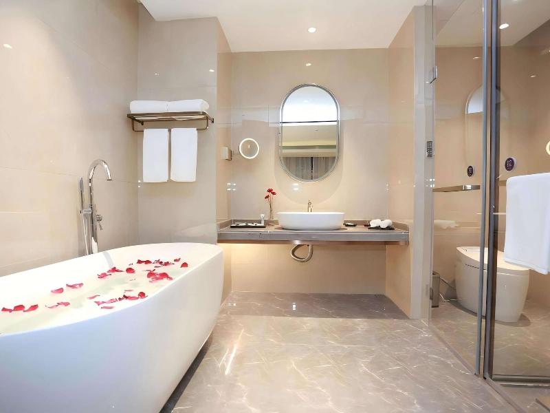 Mercure Wuhan Yangluo image