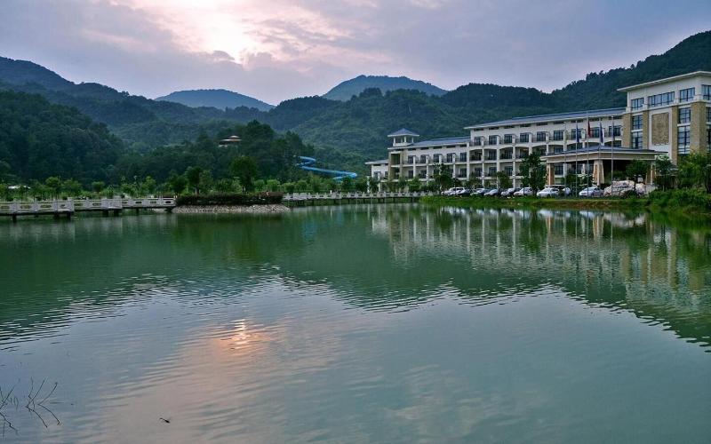 Palace International Hot Spring Hotel
