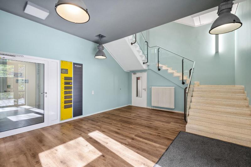 living on easystreet image