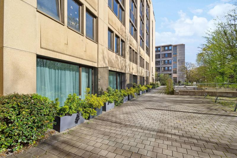 living on easystreet image