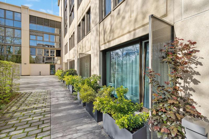 living on easystreet image