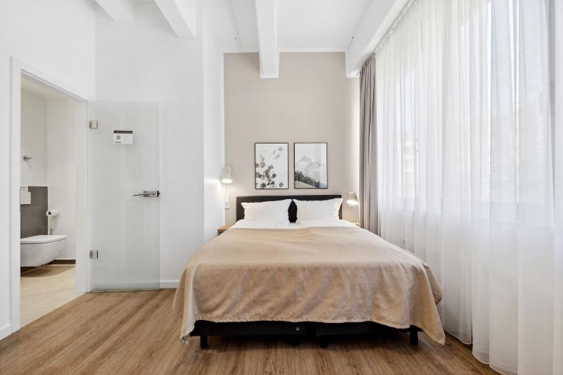 living on easystreet image