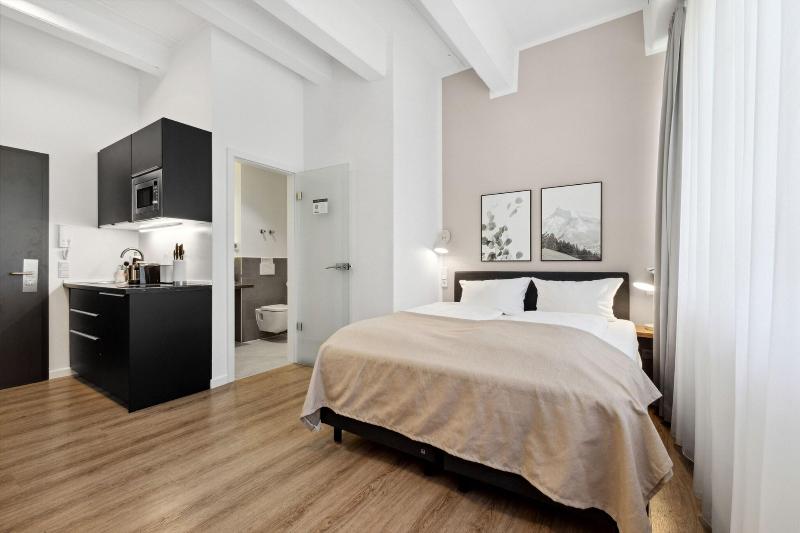 living on easystreet image