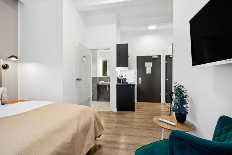 living on easystreet image