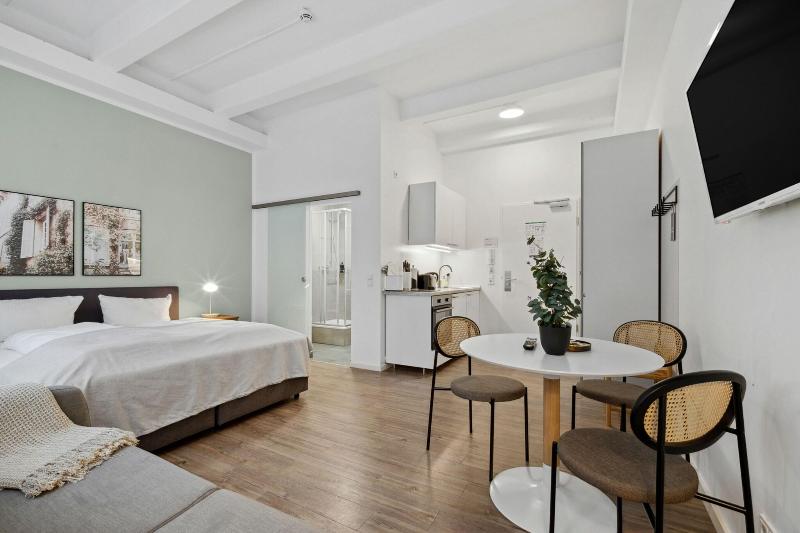 living on easystreet image