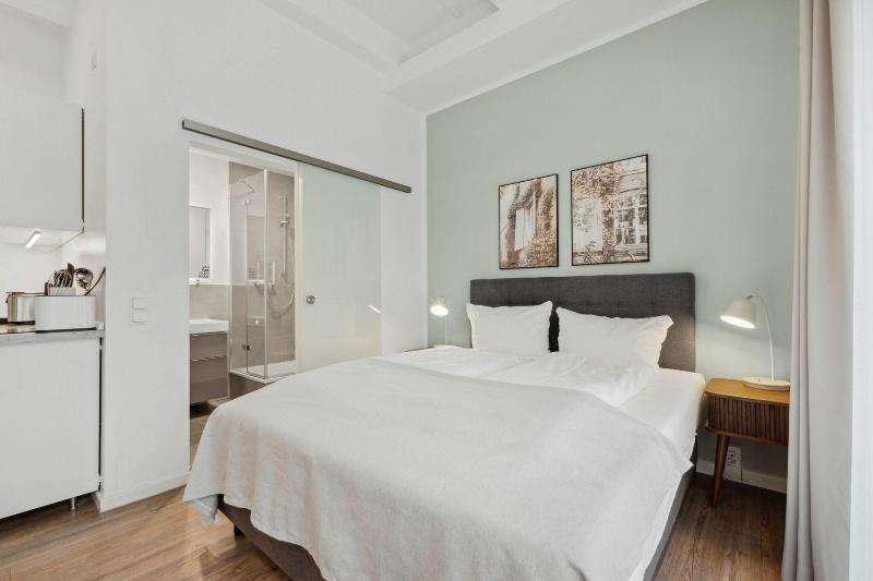 living on easystreet image