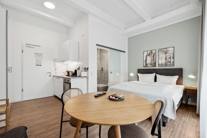 living on easystreet image