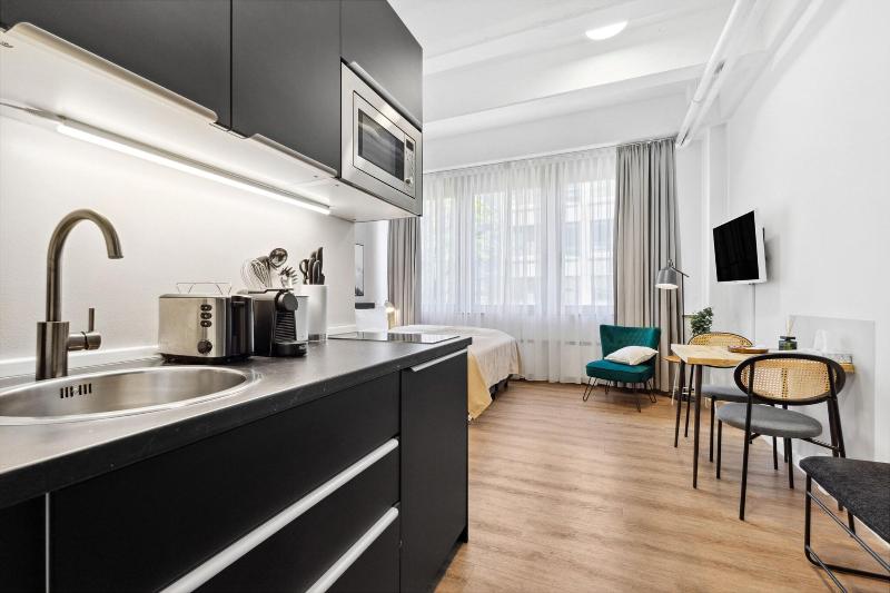 living on easystreet image