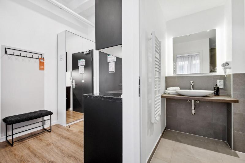 living on easystreet image