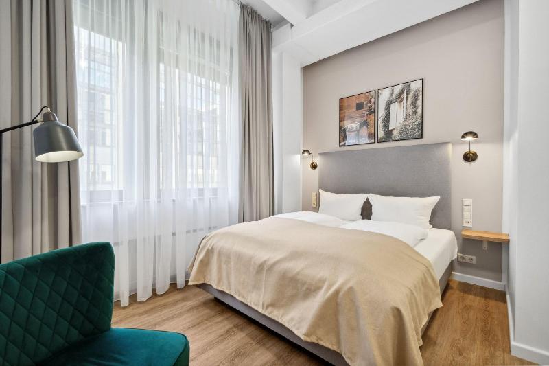 living on easystreet image
