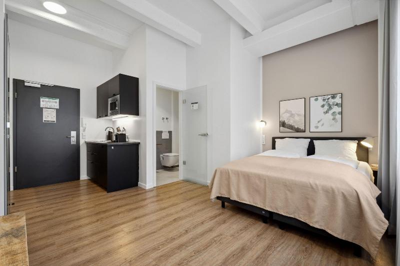 living on easystreet image