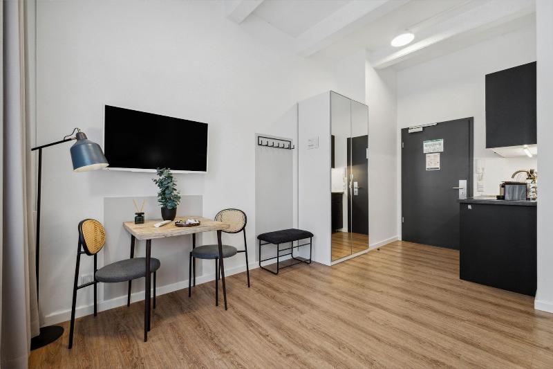 living on easystreet image