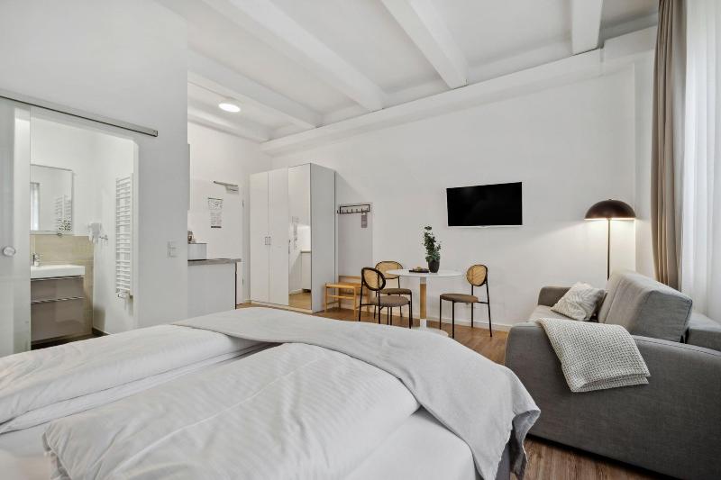 living on easystreet image