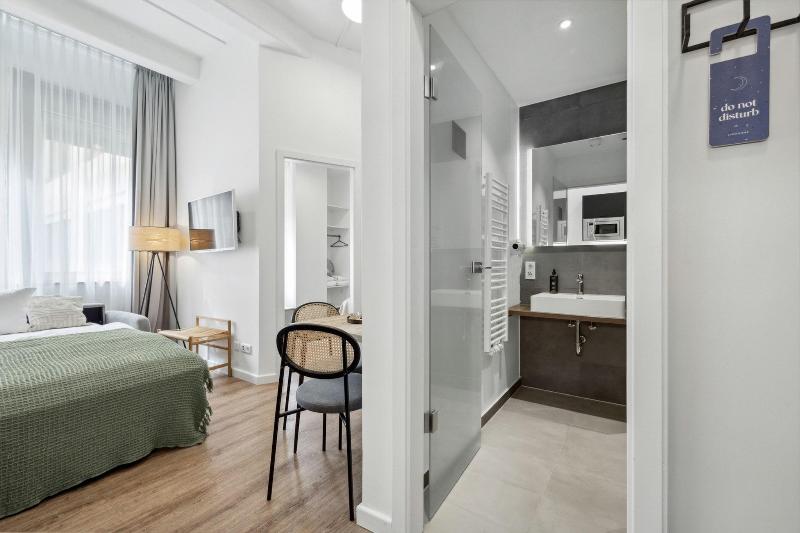 living on easystreet image