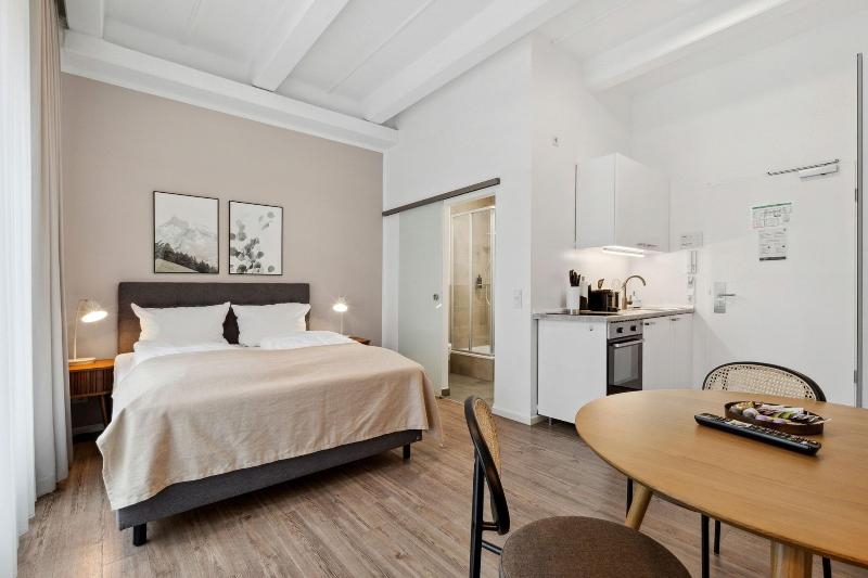 living on easystreet image