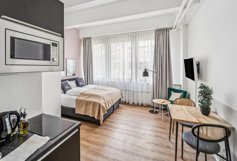 living on easystreet image