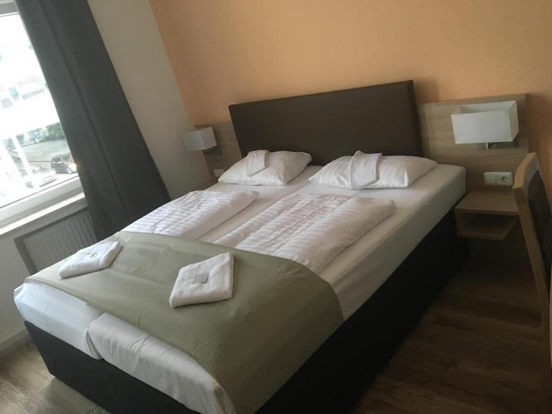 Central Hotel Duisburg image