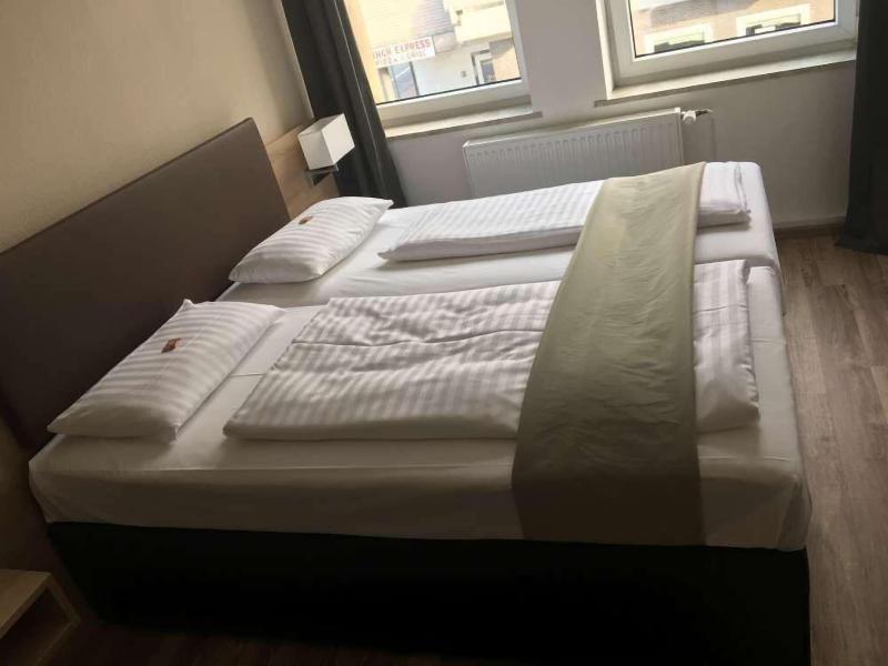 Central Hotel Duisburg image