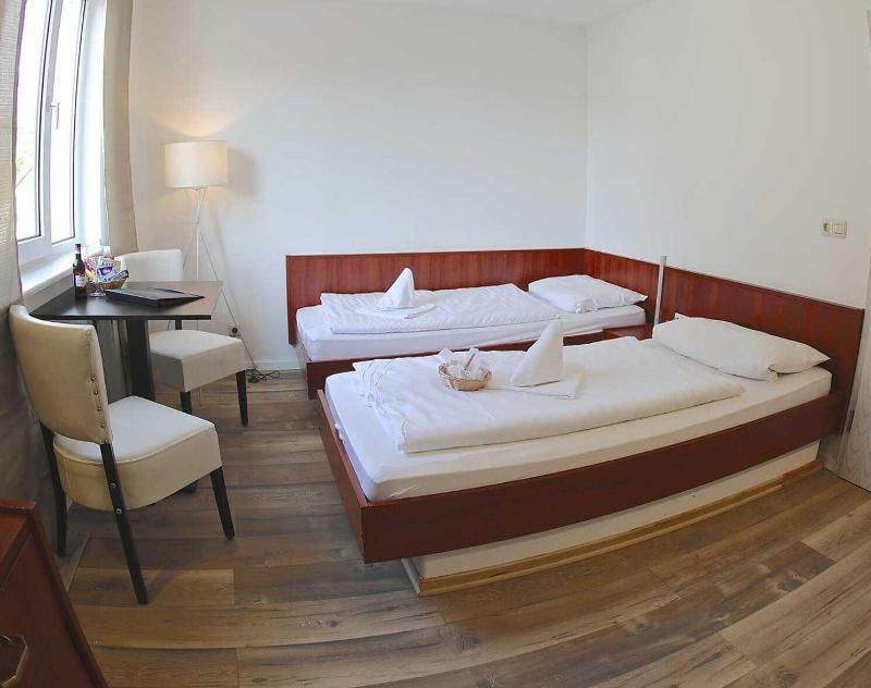 Parkhotel am Schloss image