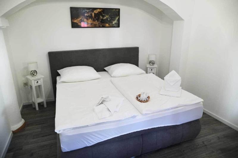 Parkhotel am Schloss image