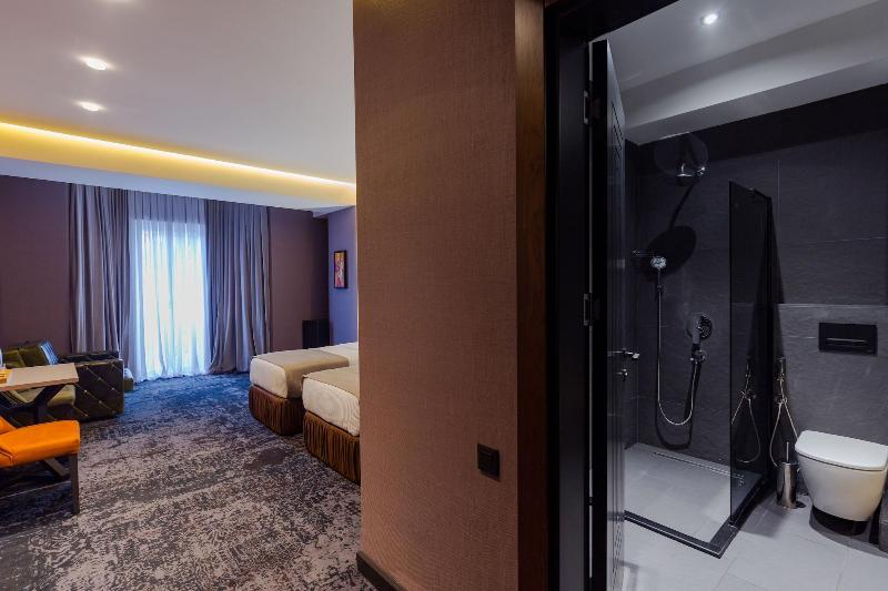 Tapis Rouge VIP Boutique Batumi image
