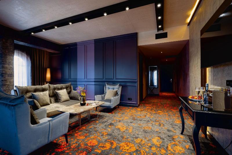 Tapis Rouge VIP Boutique Batumi image