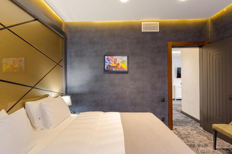 Tapis Rouge VIP Boutique Batumi image