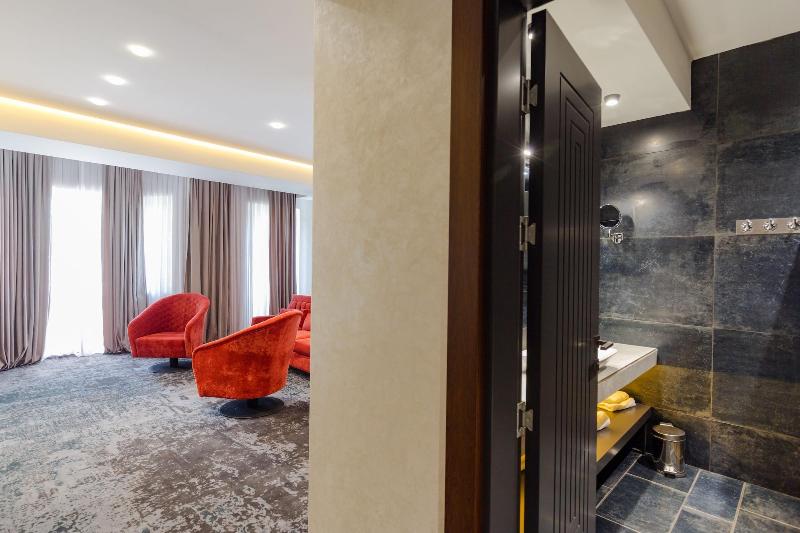 Tapis Rouge VIP Boutique Batumi image
